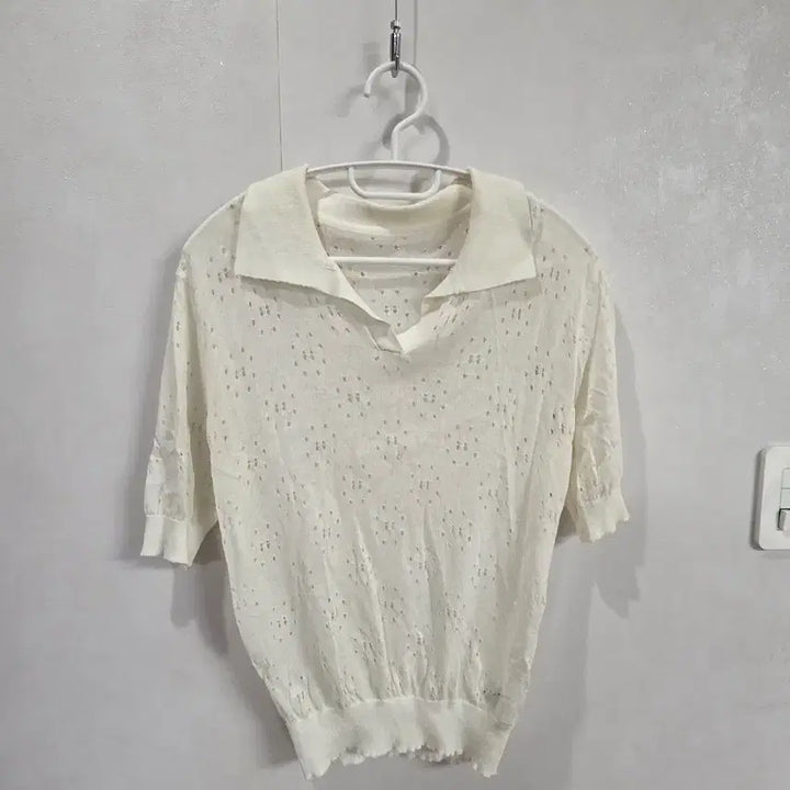 [BUNJANG] Baneike Perforated Knit Top / 반에이크 펀칭 니트