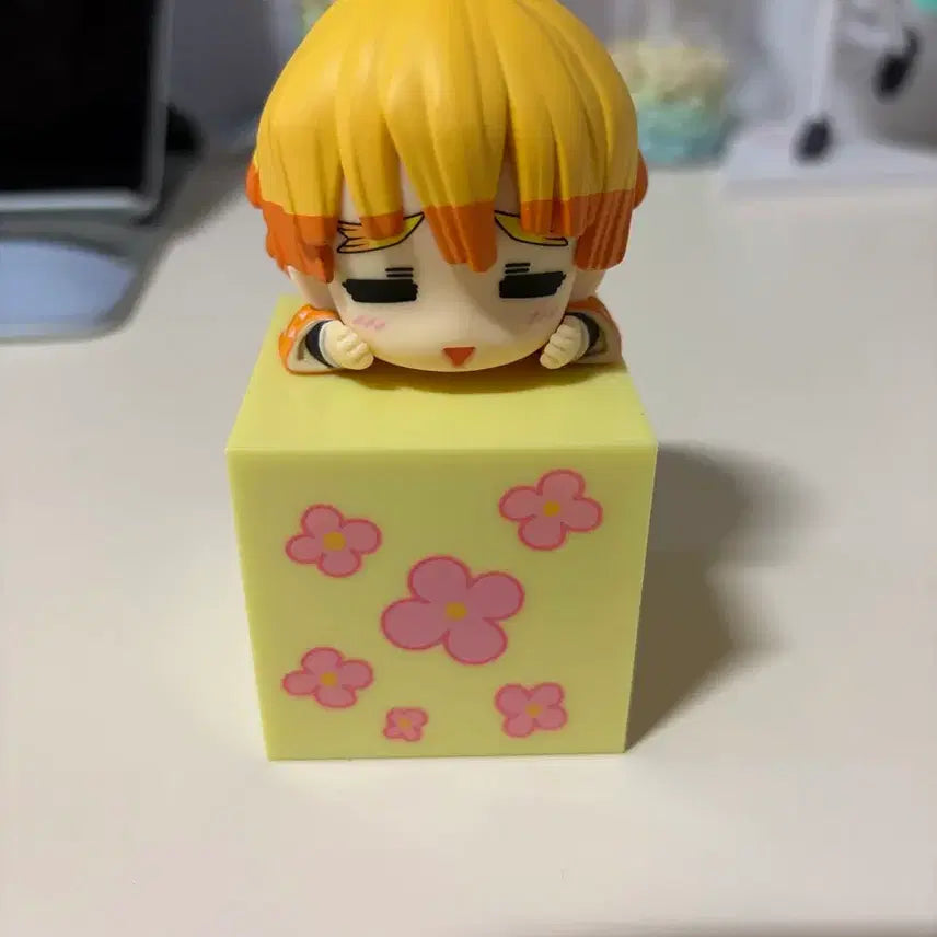 [BUNJANG] Kimetsu no Yaiba Agatsuma Zenitsu Hikkake Figure / 수포) 귀멸의 칼날 아가츠마 젠이츠 힛카케 피규어