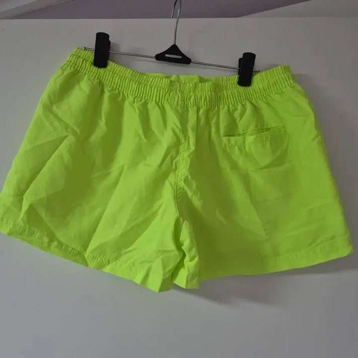 [BUNJANG] Fluorescent Green Swim Shorts / 형광 연두색 물놀이용 반바지