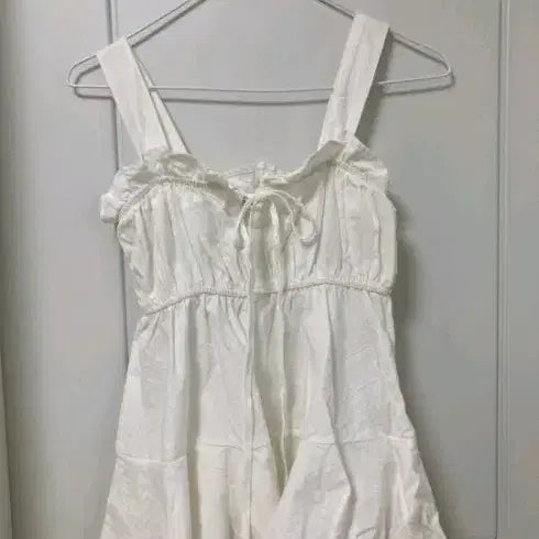 [BUNJANG] White Frill Strap Sleeveless Top / 화이트 프릴 끈 나시