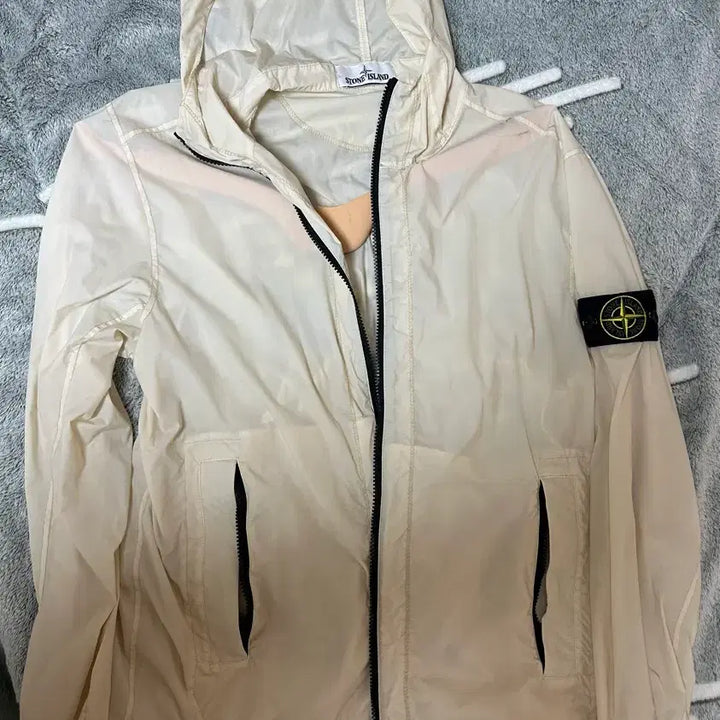 [BUNJANG] Stone Island Skin Touch Windbreaker Jacket / 스톤아일랜드 스킨터치 바람막이
