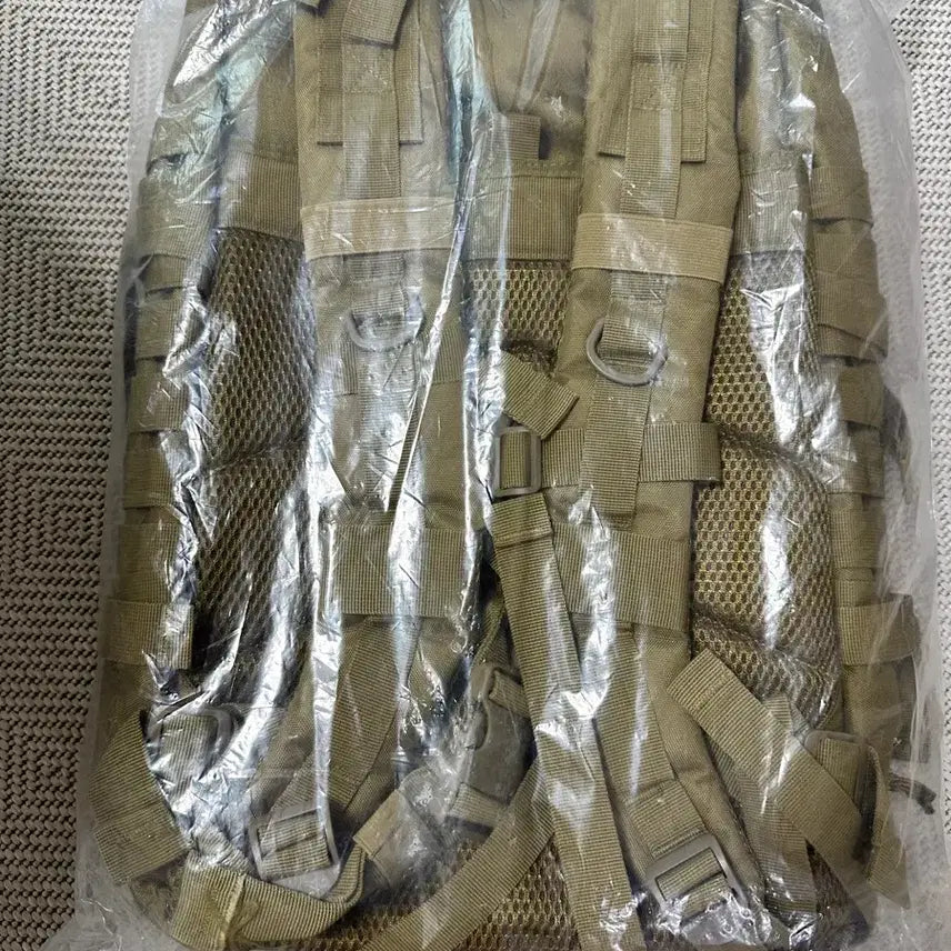 [BUNJANG] AUMENTAR 35L Khaki Military Backpack (Unisex) / AUMENTAR 35L 카키색 밀리터리 백팩 (남녀공용)