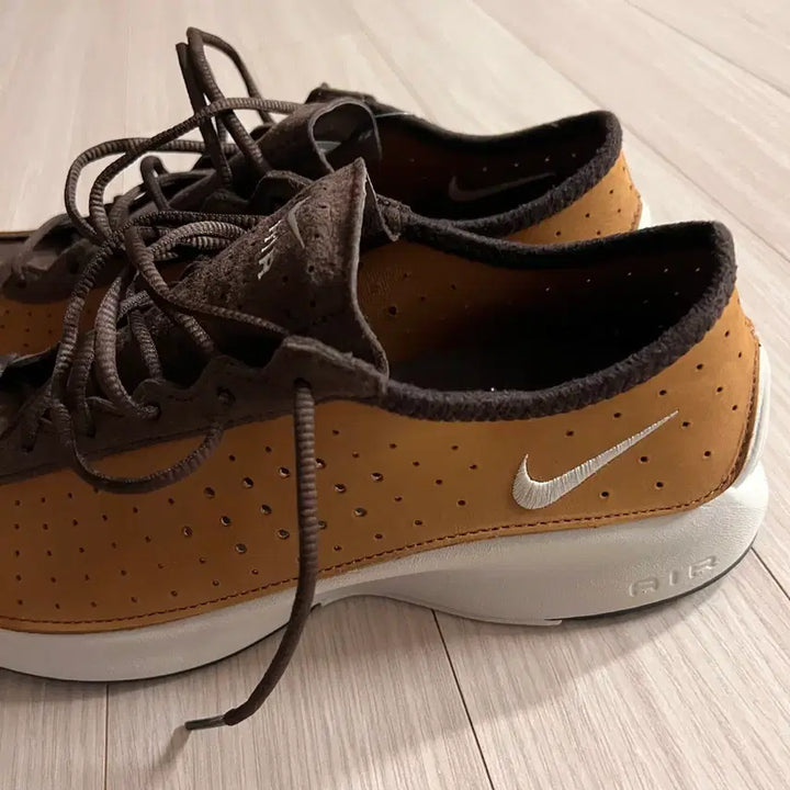 [BUNJANG] Nike Air Fly Brown Sneakers (Recommended for 270-275) / 새상품)나이키 에어플라이 브라운 285(270~75권장)