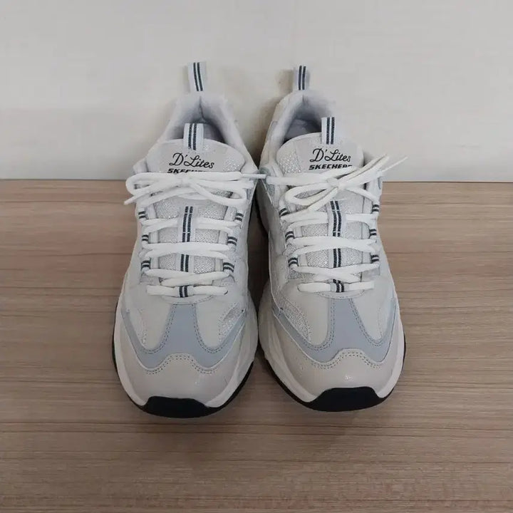 [BUNJANG] Skechers Delight Comfort Casual Sneakers (Beige/Grey) / 여성 스케쳐스 딜라이트 컴포트 캐주얼 운동화 (255)