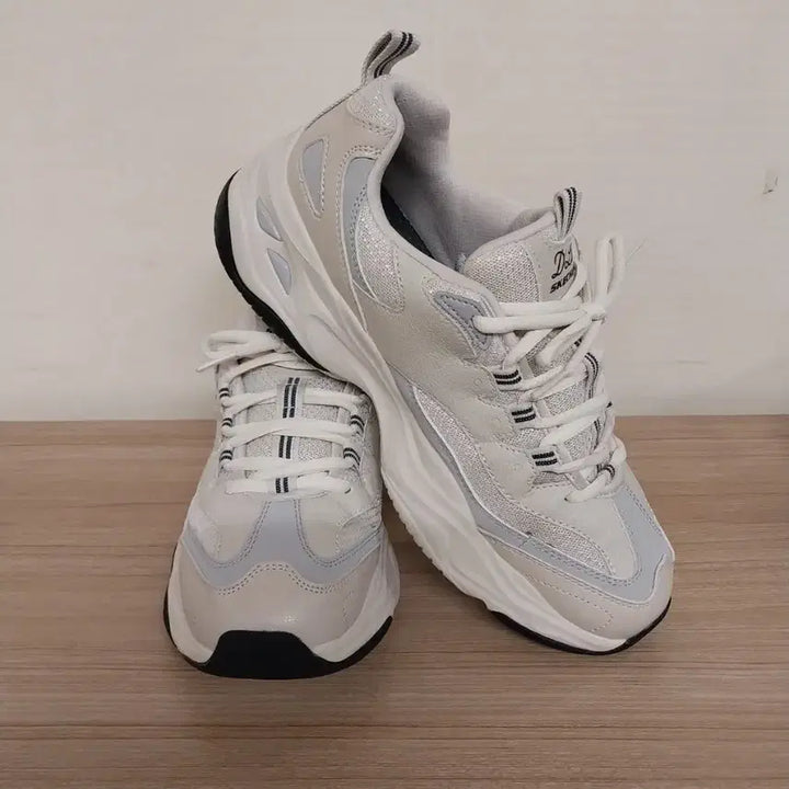 [BUNJANG] Skechers Delight Comfort Casual Sneakers (Beige/Grey) / 여성 스케쳐스 딜라이트 컴포트 캐주얼 운동화 (255)