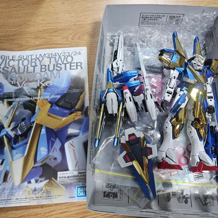 [BUNJANG] Bandai MG V2 Assault Buster Titanium Finish Build Model Kit / MG V2 어설트버스터 티타늄피니쉬 가조립