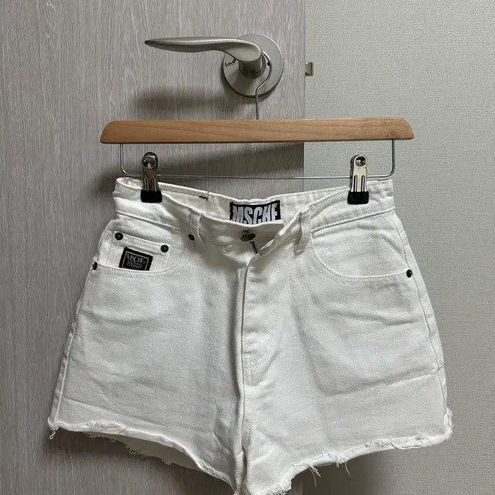 [BUNJANG] MSCHF White Cut-off Shorts / 미스치프 화이트 반바지