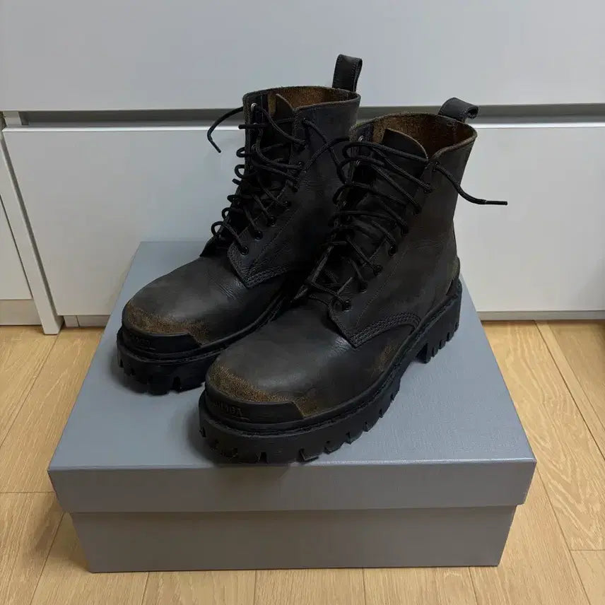 [BUNJANG] Balenciaga Strike Combat Leather Worn-Out Boots / 마지막할인) 발렌시아가 스트라이크 컴뱃 레더 원아웃 부츠 40