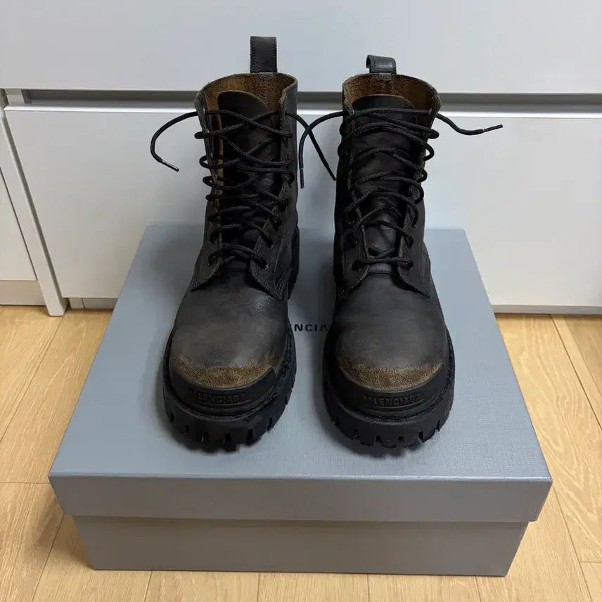 [BUNJANG] Balenciaga Strike Combat Leather Worn-Out Boots / 마지막할인) 발렌시아가 스트라이크 컴뱃 레더 원아웃 부츠 40
