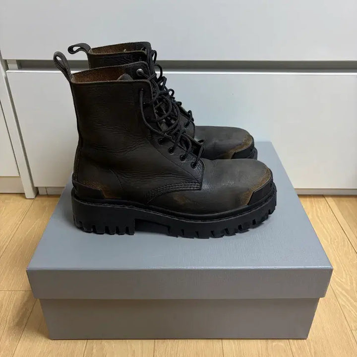 [BUNJANG] Balenciaga Strike Combat Leather Worn-Out Boots / 마지막할인) 발렌시아가 스트라이크 컴뱃 레더 원아웃 부츠 40