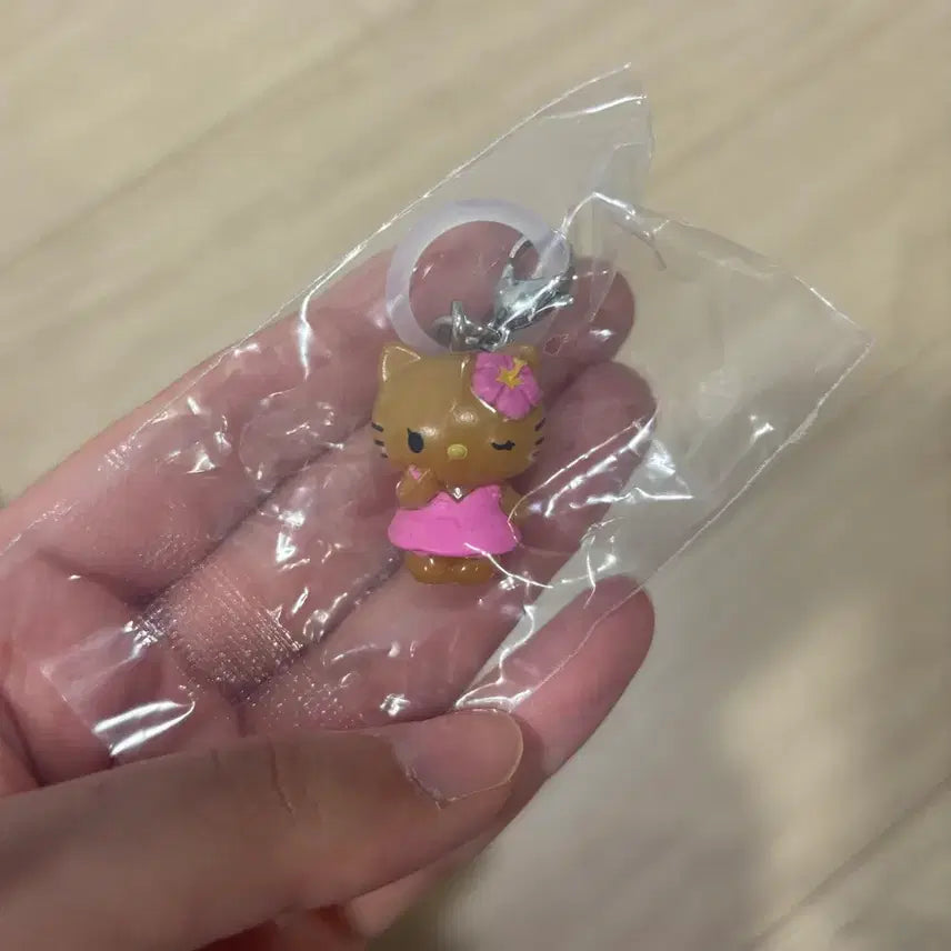 [BUNJANG] Hello Kitty Tanning Kitty Mejirushi Keyring / 헬로키팅 태닝키티 메지루시