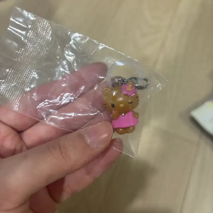 [BUNJANG] Hello Kitty Tanning Kitty Mejirushi Keyring / 헬로키팅 태닝키티 메지루시