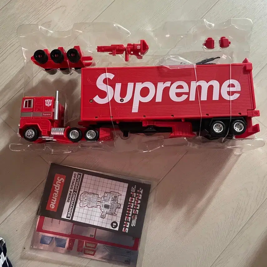 [BUNJANG] Supreme Transformer G1 Optimus Prime Figure / [급처] 슈프림 트랜스포머 G1옵티머스프라임