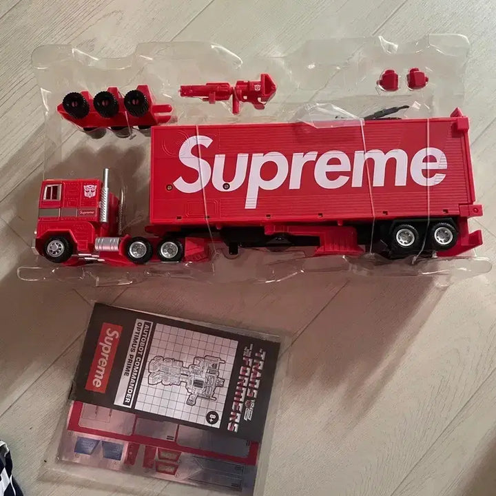 [BUNJANG] Supreme Transformer G1 Optimus Prime Figure / [급처] 슈프림 트랜스포머 G1옵티머스프라임