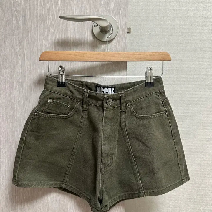 [BUNJANG] MSCHF Khaki Shorts Medium / 미스치프 카키 반바지