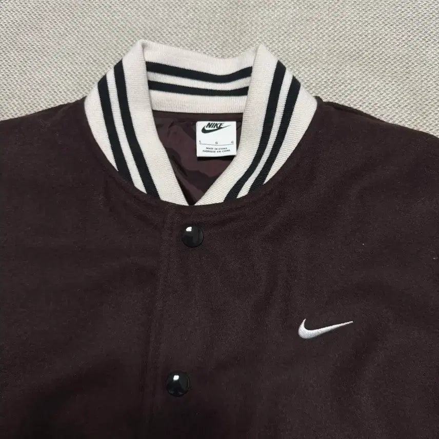 [BUNJANG] Nike NSW Authentic Varsity Jacket - Brown Basalt / 나이키 NSW 어센틱 바시티 자켓 브라운 바살트 - 아시아