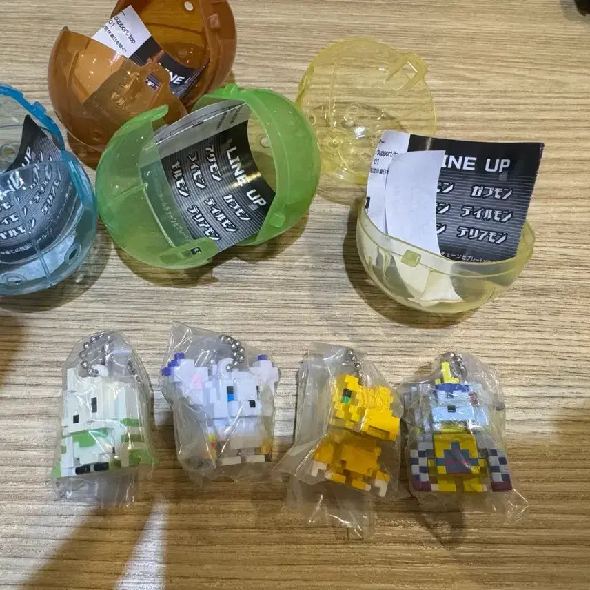 [BUNJANG] Digimon Agumon Dot Gacha Keychain (Sealed) / 디지몬 아구몬 도트가챠 미개봉