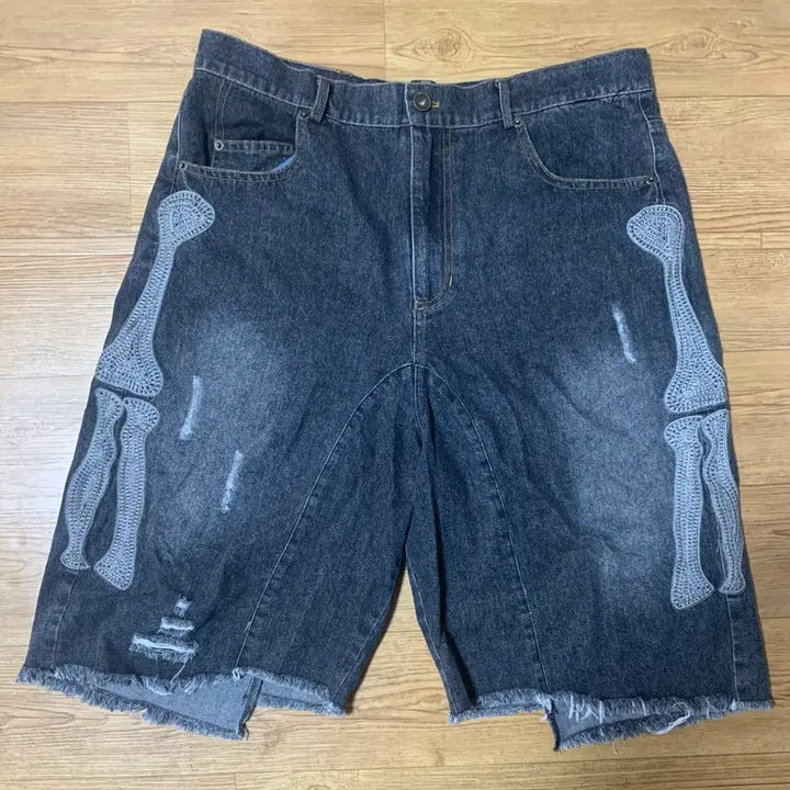 [BUNJANG] Kapital 14oz Black Denim 5P Bone Embroidery Shorts / 캐피탈 14oz 블랙 데님 5p bone 자수 반바지 버뮤다팬츠 쇼츠