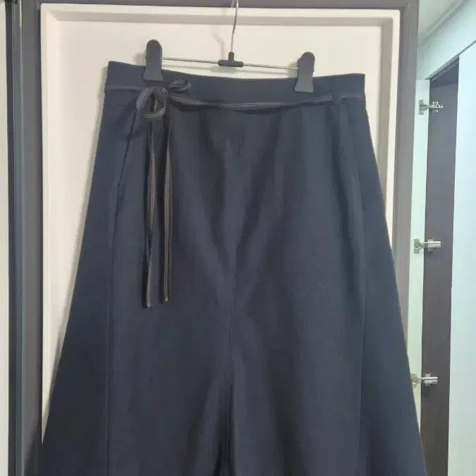 [BUNJANG] LATT (Hansem) Navy A-Line Midi Skirt / 한섬 LATT 래트 스커트