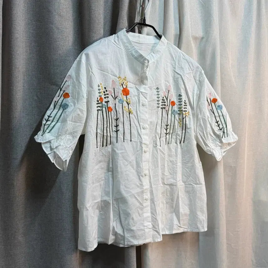 [BUNJANG] White Floral Embroidered Cotton Blend Summer Blouse (Size Free) / [FREE] 화이트 꽃 자수 코튼 혼방 여름 블라우스 5부