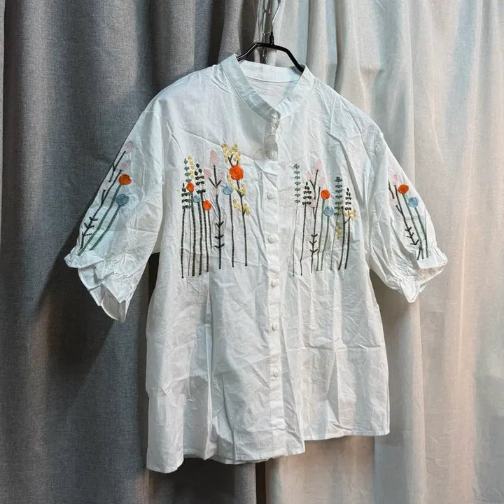 [BUNJANG] White Floral Embroidered Cotton Blend Summer Blouse (Size Free) / [FREE] 화이트 꽃 자수 코튼 혼방 여름 블라우스 5부