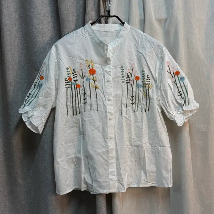[BUNJANG] White Floral Embroidered Cotton Blend Summer Blouse (Size Free) / [FREE] 화이트 꽃 자수 코튼 혼방 여름 블라우스 5부