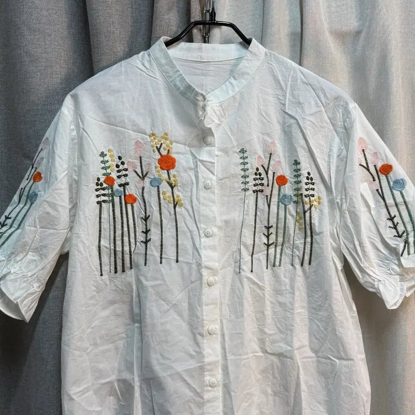 [BUNJANG] White Floral Embroidered Cotton Blend Summer Blouse (Size Free) / [FREE] 화이트 꽃 자수 코튼 혼방 여름 블라우스 5부