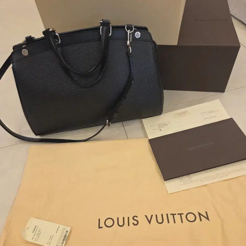[BUNJANG] Louis Vuitton Épi Brea MM Black Handbag / 루이비통 에삐 브레아 무광블랙 MM