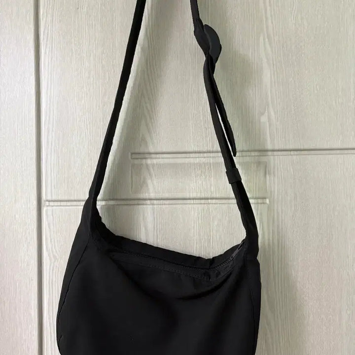 [BUNJANG] COS Nylon Crossbody Bag Black / 코스 나일론 크로스 바디 백 블랙