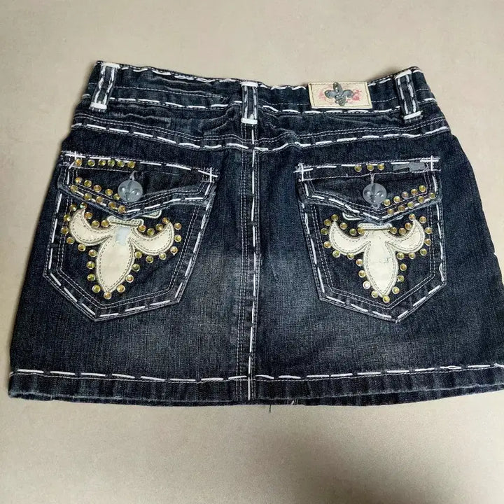 [BUNJANG] Y2K Laguna Beach White Stitch Denim Cubic Mini Skirt / Y2K 라구나비치 화이트스티치 데님 큐빅 미니스커트