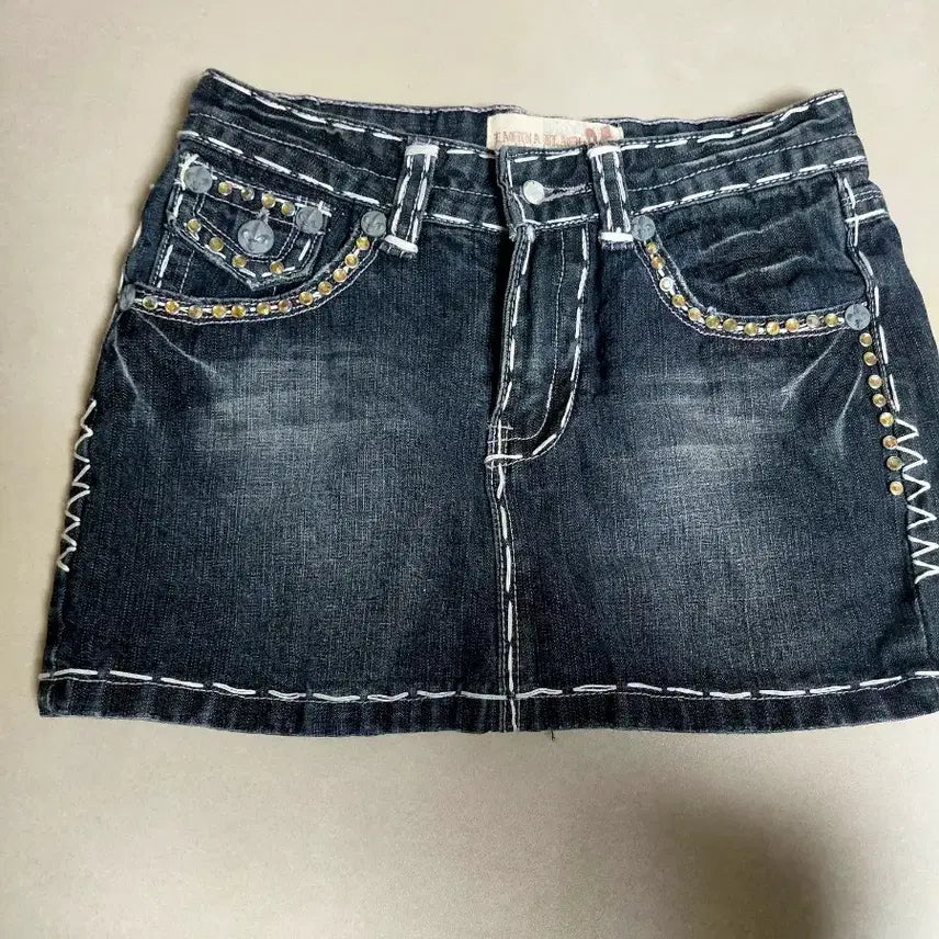 [BUNJANG] Y2K Laguna Beach White Stitch Denim Cubic Mini Skirt / Y2K 라구나비치 화이트스티치 데님 큐빅 미니스커트