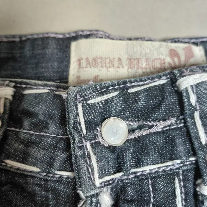 [BUNJANG] Y2K Laguna Beach White Stitch Denim Cubic Mini Skirt / Y2K 라구나비치 화이트스티치 데님 큐빅 미니스커트