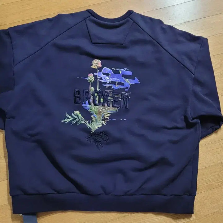 [BUNJANG] Juun.J 23FW Broken Flower Navy Sweatshirt M (105) / 준지 / (새상품) 23FW 브로큰 플라워 네이비 맨투맨 / M(105)