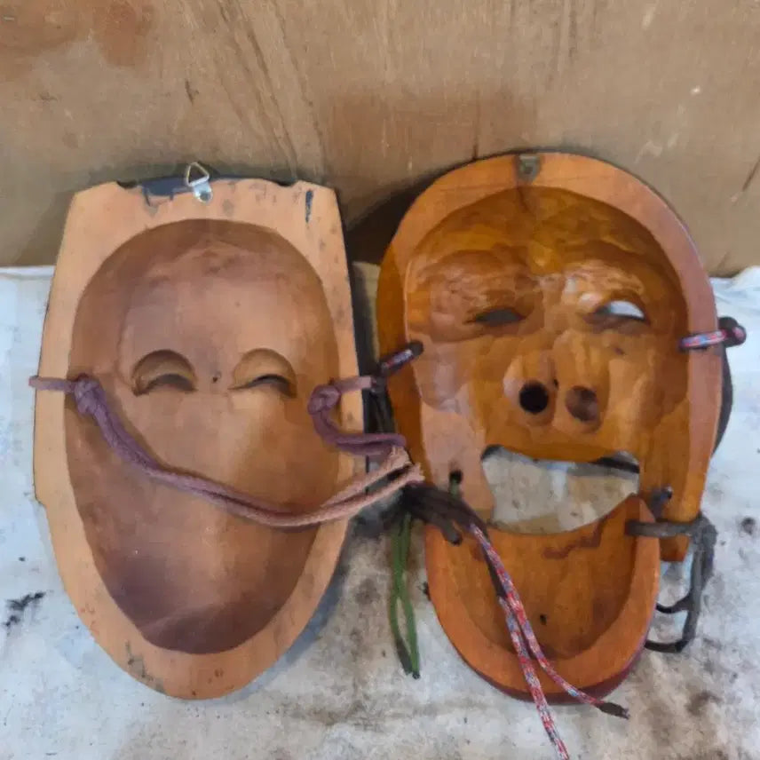 [BUNJANG] Wooden Hahoe Tal Set (2 pieces) / 나무 하회탈 2점