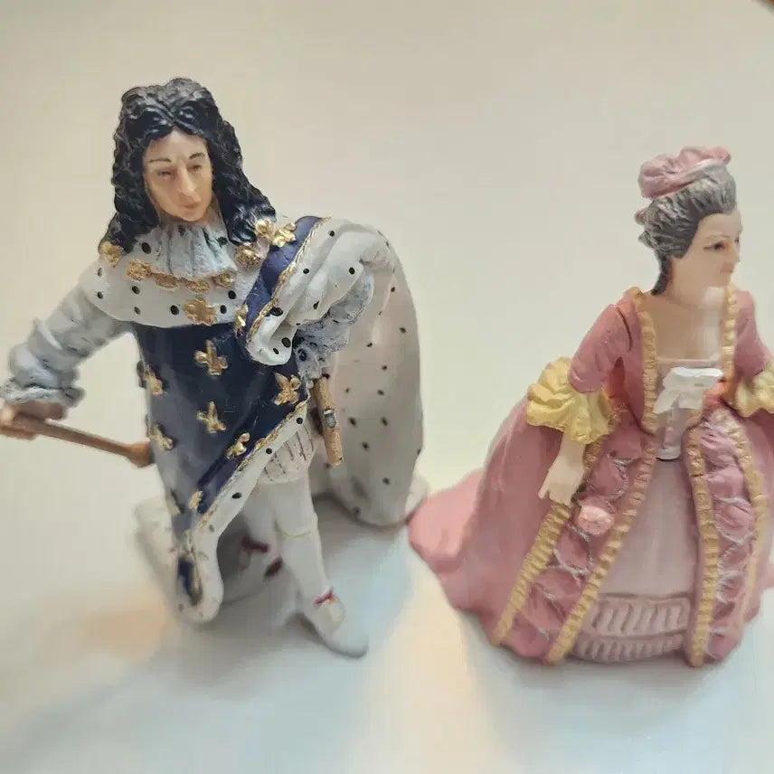 [BUNJANG] European Style King and Queen Dolls (Set of 2) / 유럽풍 왕과 왕비 인형 2개 일괄