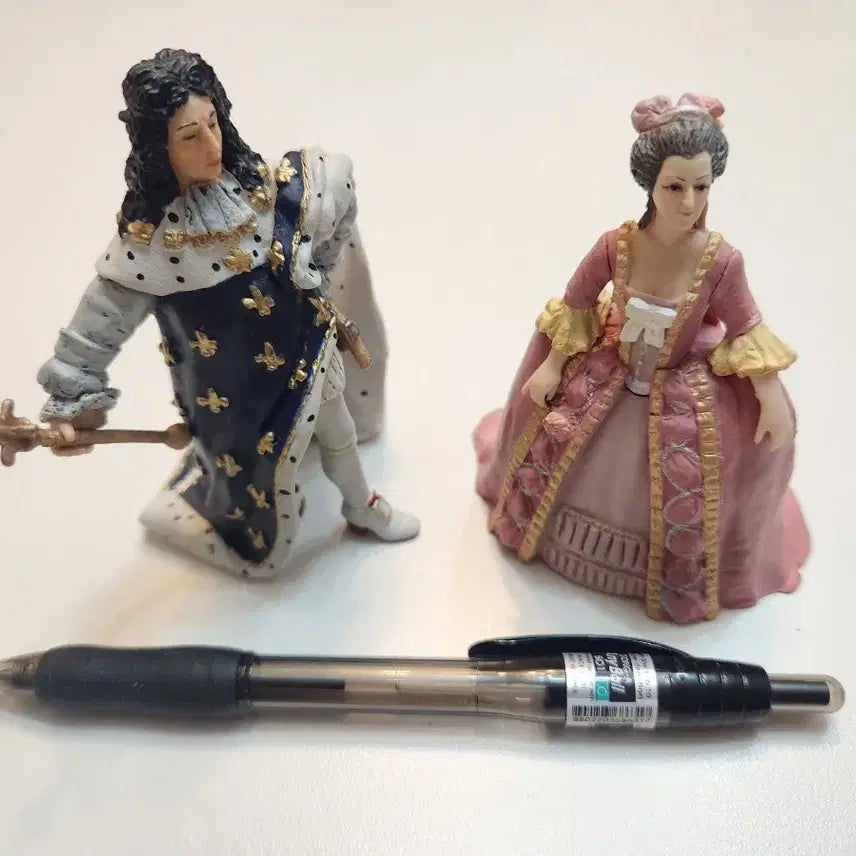 [BUNJANG] European Style King and Queen Dolls (Set of 2) / 유럽풍 왕과 왕비 인형 2개 일괄