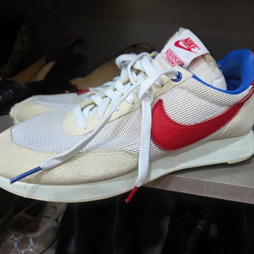 [BUNJANG] Nike x Stranger Things Collaboration Sneakers Size 240 / 나이키 x 기묘한 이야기 240