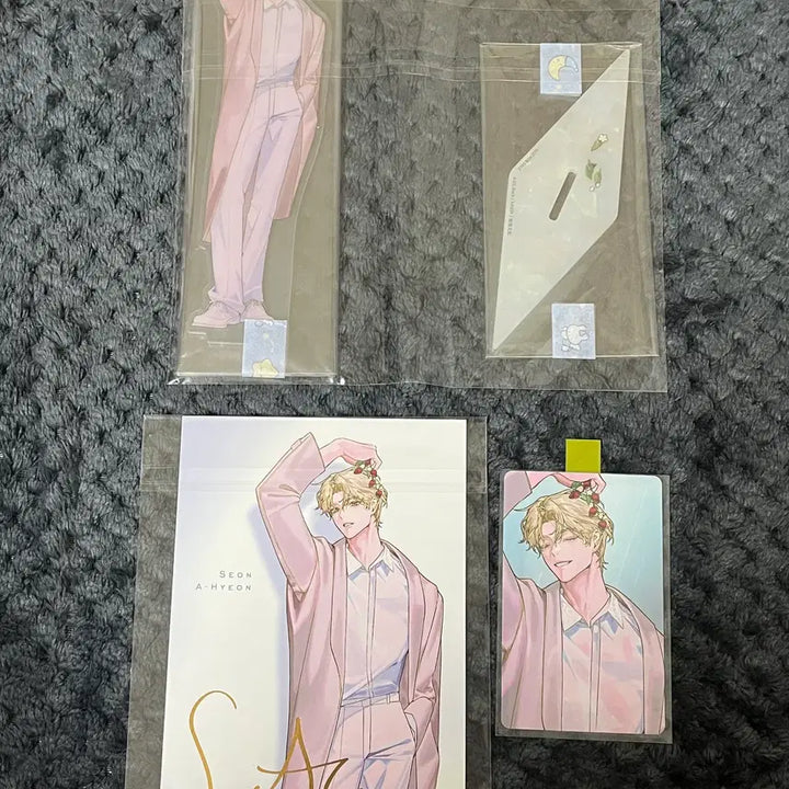 [BUNJANG] Demutj Taiwan Acrylic Stand, Postcard, Photocard Set (Ahyeon) / 데못죽 대만 아크릴 스탠드, 엽서, 포카(아현, 선아현) 세트