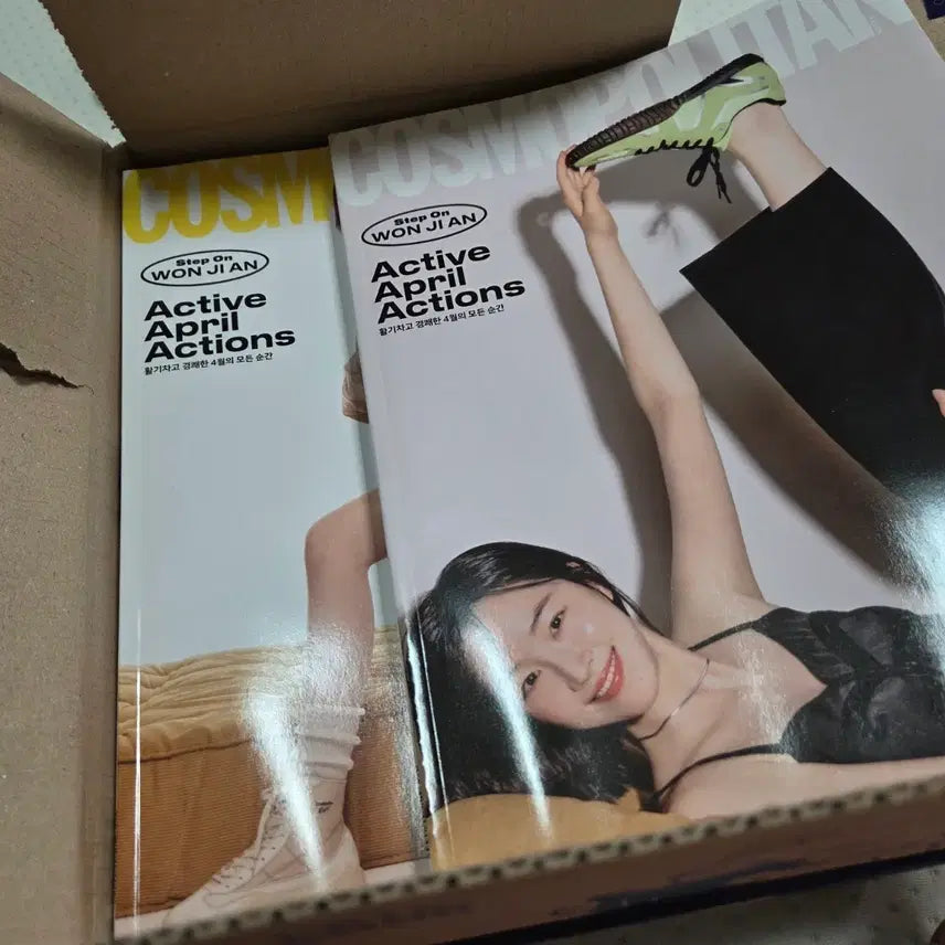 [BUNJANG] Cosmopolitan Magazine April 2025 Issue / 이준혁 잡지 코스모폴리탄 양도