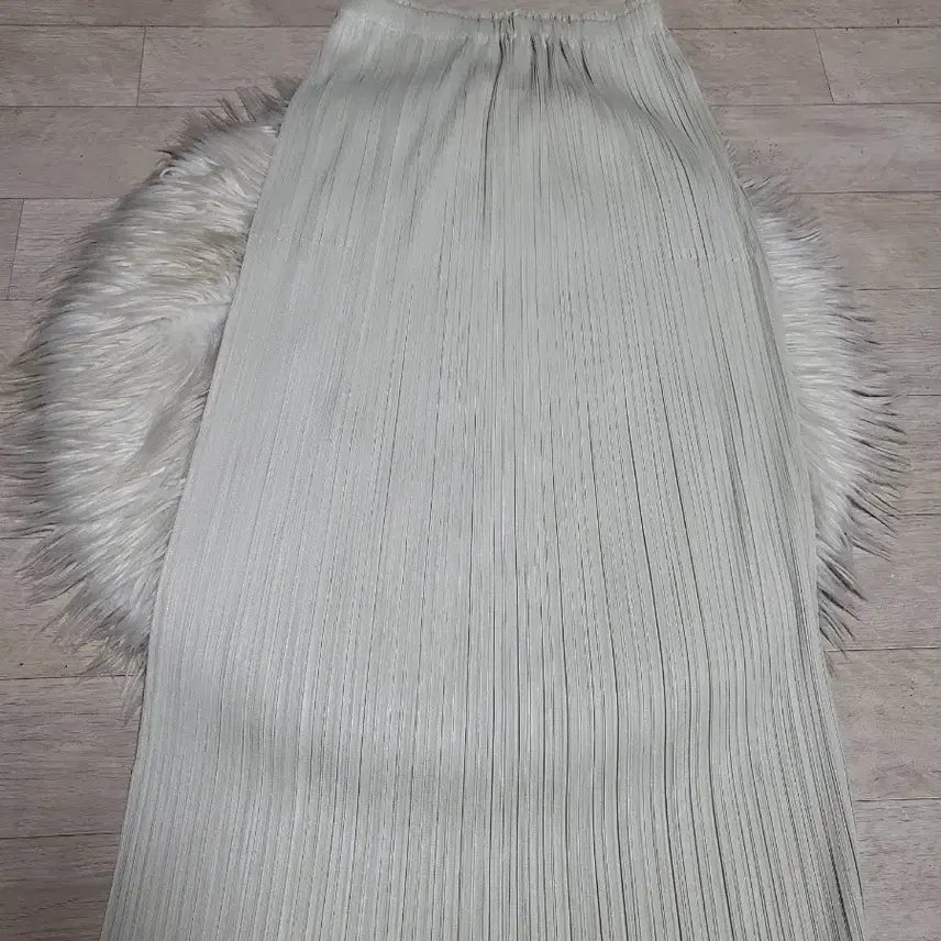 [BUNJANG] Issey Miyake Pleats Please May Monthly Skirt Ivory Size 3 / 이세이미야케 플리츠플리즈 스커트 5월 먼슬리 스커트 아이보리 3사이즈