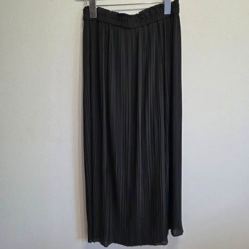 [BUNJANG] Uniqlo Pleated Long Skirt Black (M) / 유니클로 플리츠 롱 스커트 M 블랙