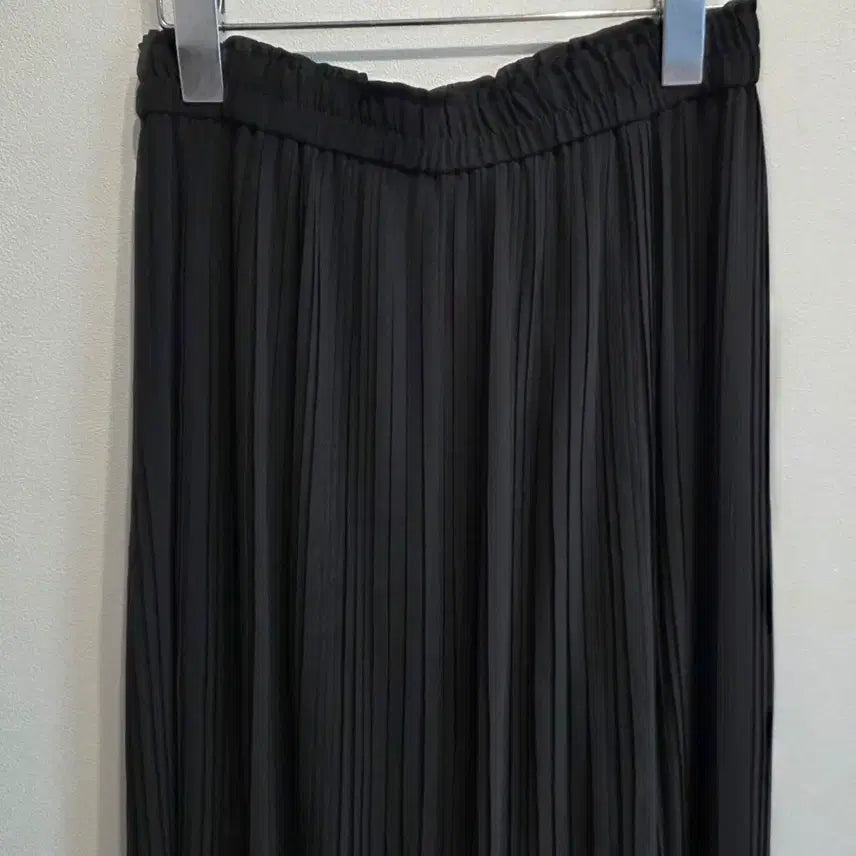 [BUNJANG] Uniqlo Pleated Long Skirt Black (M) / 유니클로 플리츠 롱 스커트 M 블랙