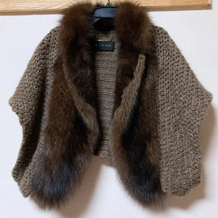 [BUNJANG] MICHAA Faux Fur Trimmed Knit Cape / MICHAA 미샤 퍼 트리밍 니트 케이프