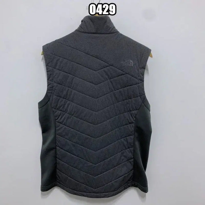 [BUNJANG] The North Face Mountain Athletic Charcoal Tonton Logo V-Motion Vest / L 노스페이스 마운틴 애슬레틱 차콜 톤톤로고 브이모션 베스트
