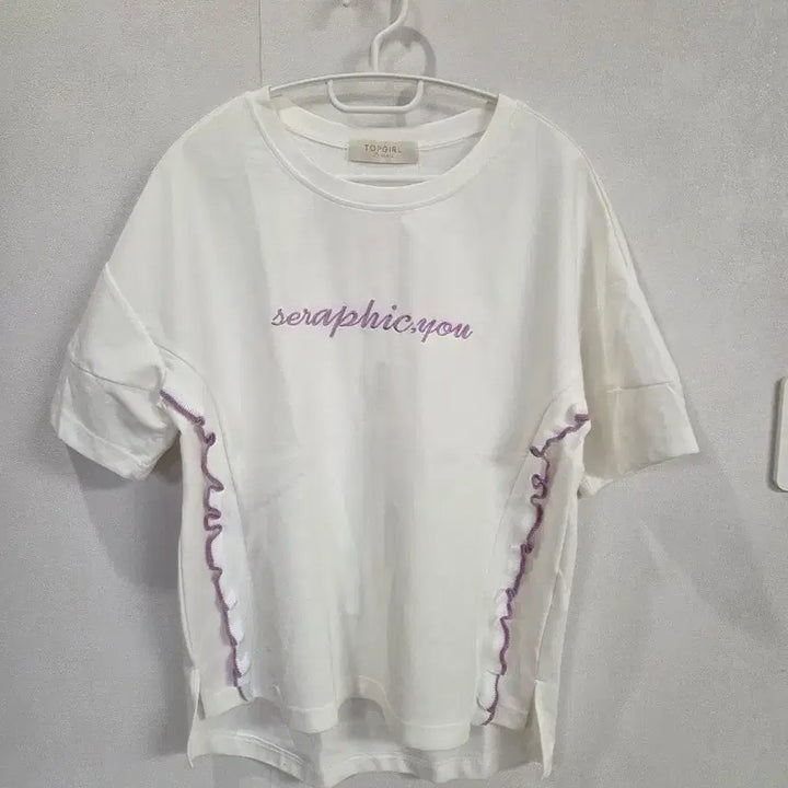 [BUNJANG] Topgirl Embroidered T-Shirt / 탑걸 자수 티