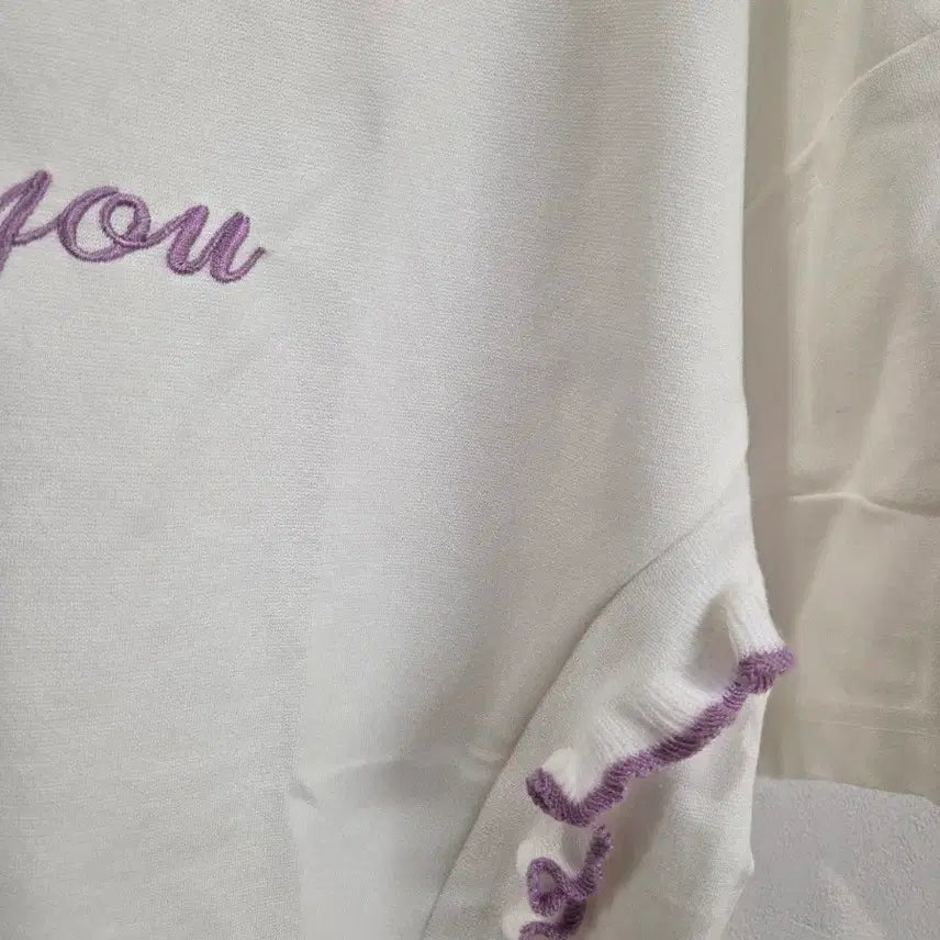 [BUNJANG] Topgirl Embroidered T-Shirt / 탑걸 자수 티