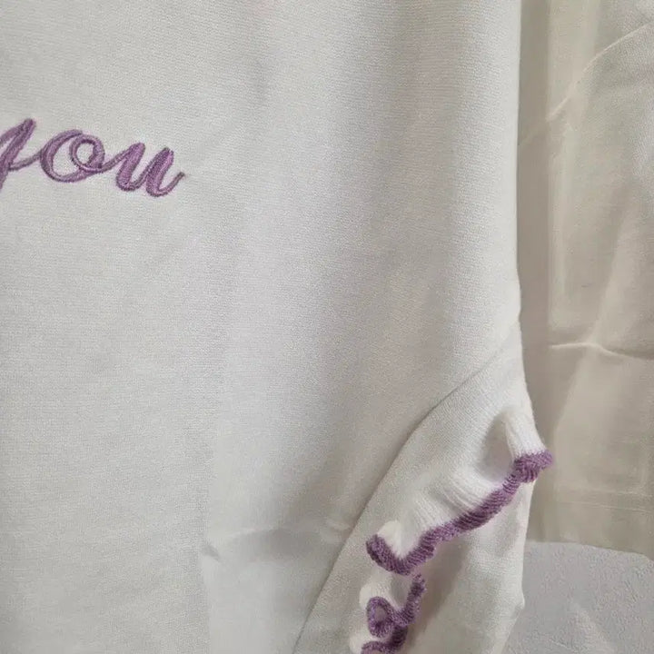 [BUNJANG] Topgirl Embroidered T-Shirt / 탑걸 자수 티