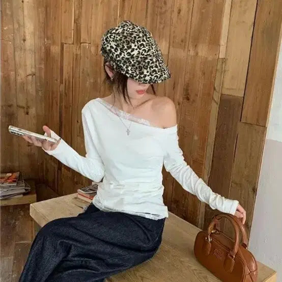 [BUNJANG] Lace Off-Shoulder Long-Sleeve T-Shirt / 레이스 오프숄더 긴팔 티셔츠