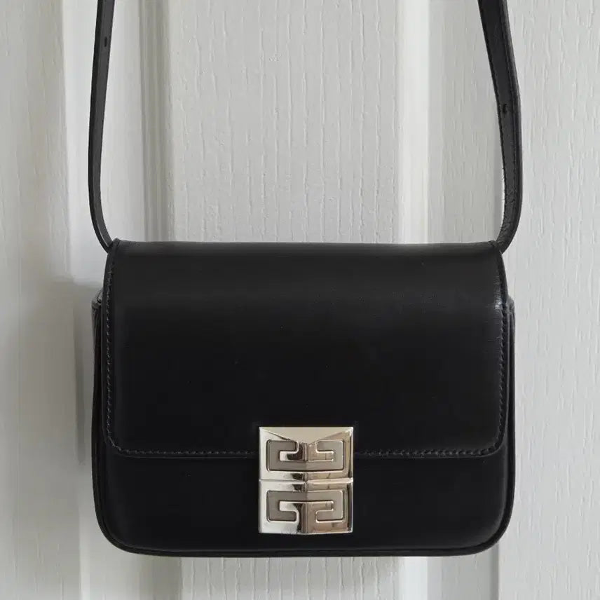 [BUNJANG] Givenchy 4G Small Box Leather Shoulder Bag Black / 지방시 4G 스몰 박스 레더 숄더백(에스파 가방)