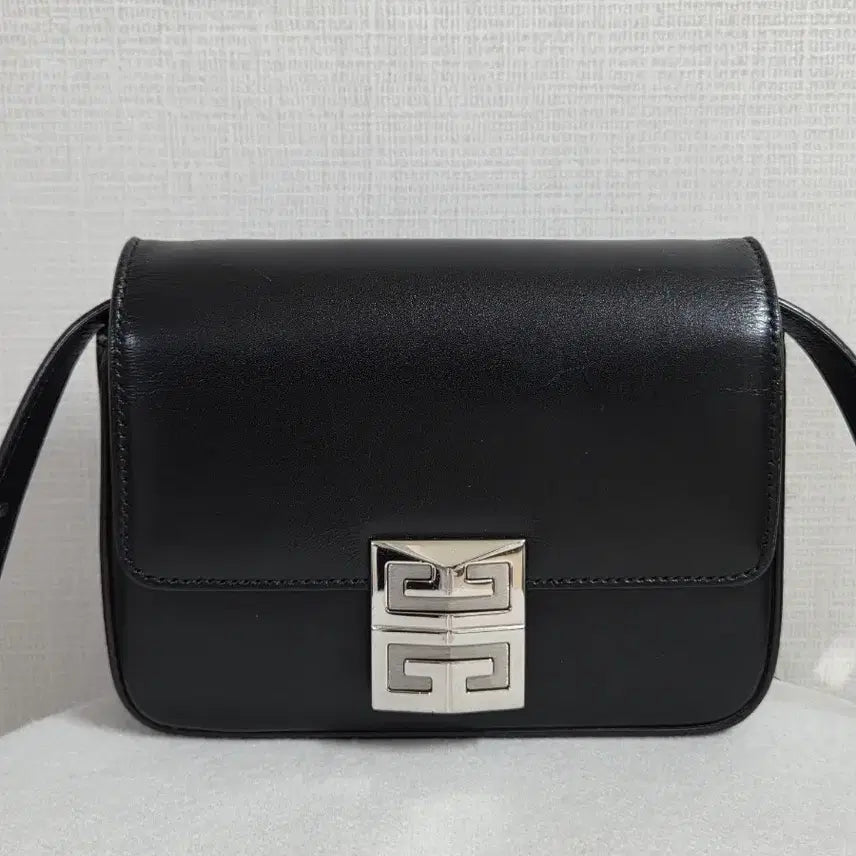 [BUNJANG] Givenchy 4G Small Box Leather Shoulder Bag Black / 지방시 4G 스몰 박스 레더 숄더백(에스파 가방)